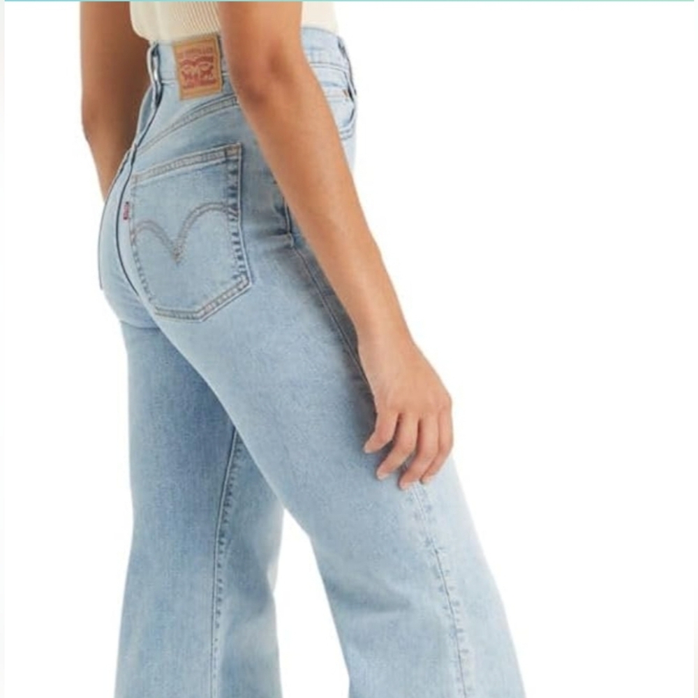 Levi's Women's Ribcage Bell Bottom Jeans Size 32